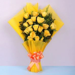 18 Stunning Yellow Roses Bunch