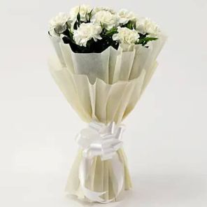 10 Elegant White Carnations Bouquet