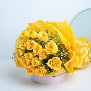 15 Sunny Yellow Roses