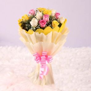 18 Attractive Mixed Roses Bouquet
