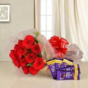 6 Red Roses Bunch with 5 Chocolates
