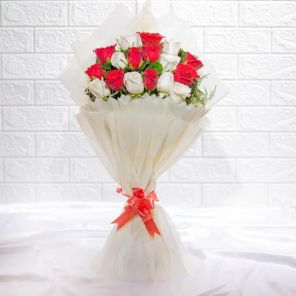 Charming 9 Red And 9 White Roses Arrangement