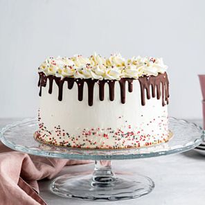 Creamy Drip Chocolate Cake Half Kgs