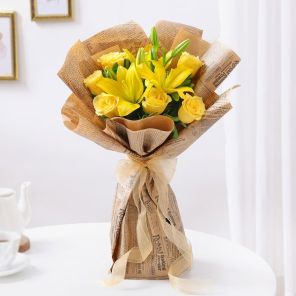 Gleaming 2 Yellow Lilies and 6 Yellow Roses