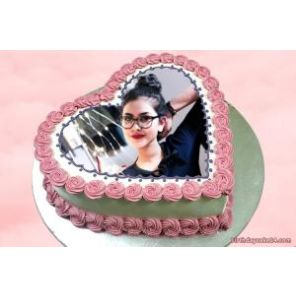 Heart Shaped Strawberry Photo Cake Half Kg