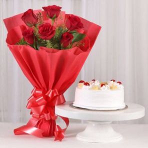 Pineapple Cake 1 Kg with 6 Red Roses Bunch